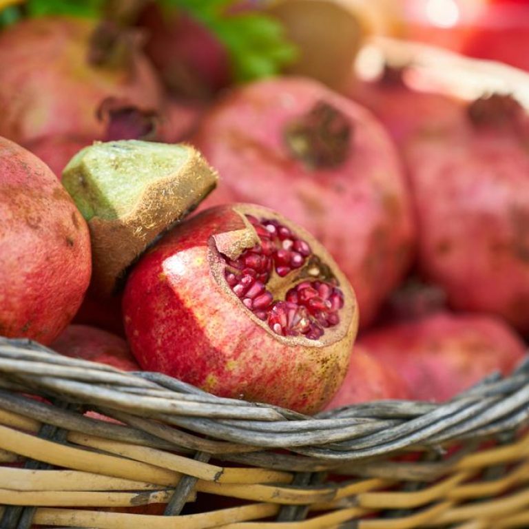 pomegranate-seeds-7053adeb7a714926a470c9c6f6eab0f2